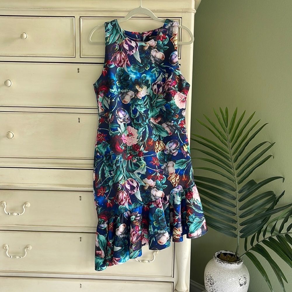 Alexia Admor Scuba style dress with flounce hem size 10